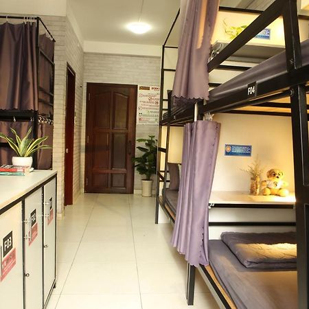 S Phuot Airport Hostel Хошимин Экстерьер фото